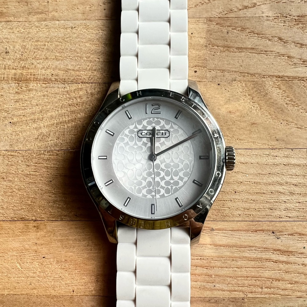 Coach ladies Maddy white dial silver tone sporty watch NEW BATTERY - Picture 2 of 8